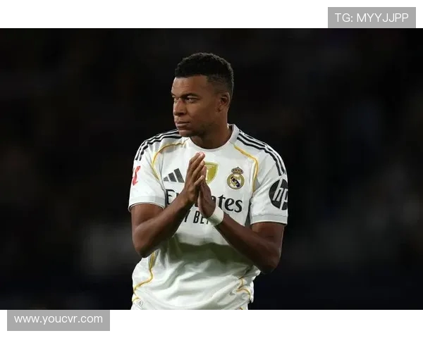 切尔西中场核心情场逆袭！娇妻火辣复合，四口之家成足坛模范