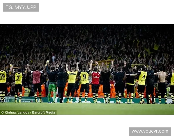 苏州球迷客场掀翻连云港！红色方阵音浪震天，阿莲神曲点燃苏连双城激情